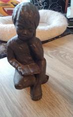 Beeldje van een jongen dat een boek leest van Roel Kunen, Ophalen of Verzenden