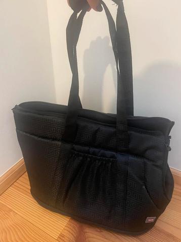 Honden draagtas reistas beschikbaar voor biedingen