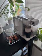 Nespresso lattissima touch met cube houder, Ophalen, Zo goed als nieuw, Koffiemachine