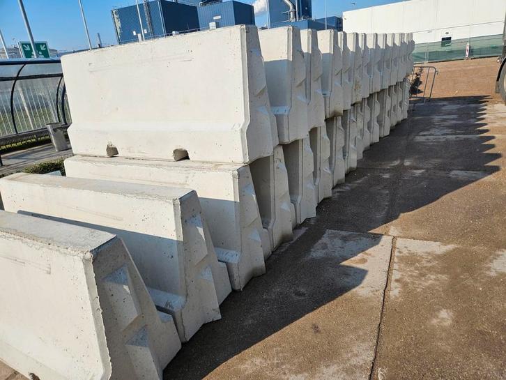 Betonbarrier beton barrier vangrail beton blokken, Tuin en Terras, Bielzen en Borders, Zo goed als nieuw, Beton, Ophalen of Verzenden