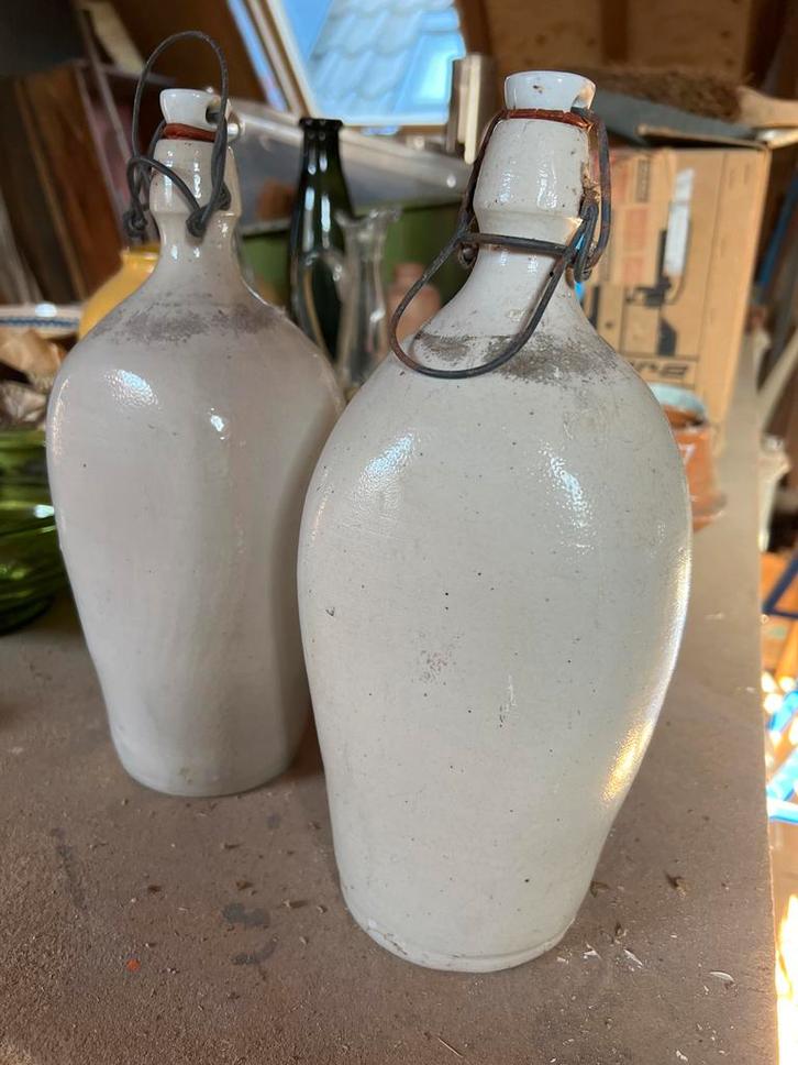 Antieke Stenen Kruiken met Beugelsluiting - Set van 2, Antiek en Kunst, Antiek | Keramiek en Aardewerk, Ophalen of Verzenden