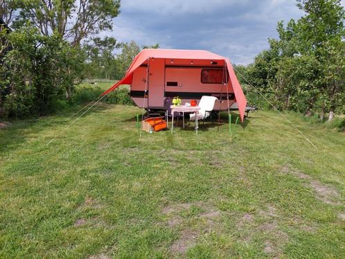 Te koop: Retro caravan met unieke stijl + complete inboed, Caravans en Kamperen, Caravans, Particulier, tot 500 kg, Rondzit, Chateau