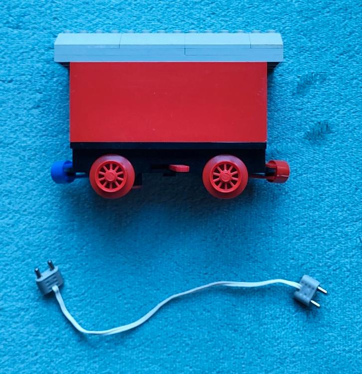 Lego trein 4,5 Volt rails batterij wagon + aansluit kabeltje, Kinderen en Baby's, Speelgoed | Duplo en Lego, Zo goed als nieuw