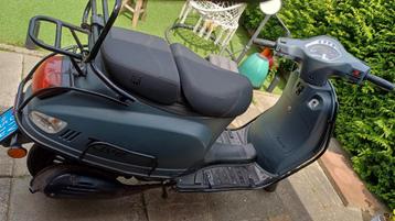 Blauw kenteken scooter  beschikbaar voor biedingen