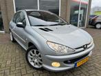 Peugeot 206 1.6-16V Quiksilver - Clima - 165.860 KM! - 2005, Auto's, Peugeot, Voorwielaandrijving, Stof, Gebruikt, Zwart