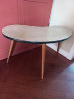 Salontafel, bijzettafel. Niervormig. Retro., Huis en Inrichting, Ophalen, Kunststof, Gebruikt, 50 tot 100 cm