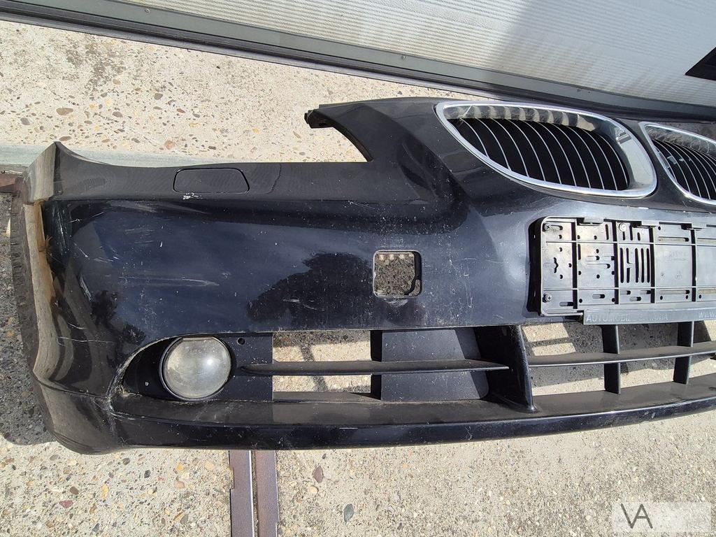 BMW 5 serie E60 / E61 2003 tot 2007 voorbumper met sproeiers, Gebruikt, Voor, Ophalen of Verzenden, Bumper