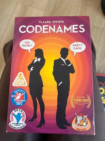 Codenames Familiespel - Zo goed als nieuw! beschikbaar voor biedingen