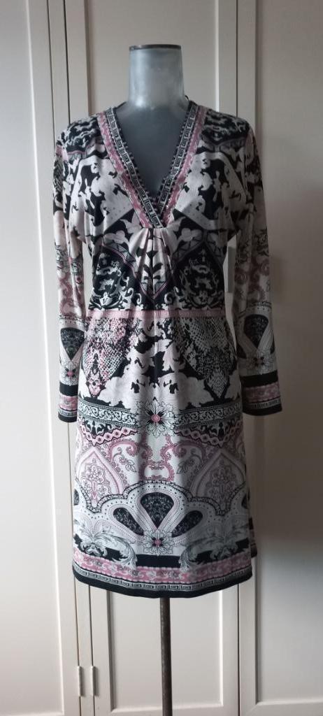 K-Design jurk maat L(42) zgan, Kleding | Dames, Jurken, Zo goed als nieuw, Maat 42/44 (L), Grijs, Boven de knie, Verzenden