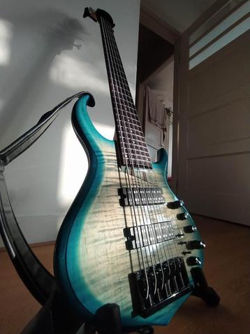 Sire Marcus Miller M7 6 string bass beschikbaar voor biedingen