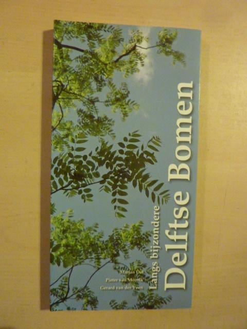 M. Dat - Langs bijzondere Delftse bomen, Ophalen of Verzenden, Zo goed als nieuw, Bloemen, Planten en Bomen