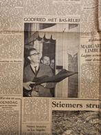 Godfried Bomans onthult gevelsteen in Leiden (krant 1961), Ophalen of Verzenden, 1960 tot 1980, Knipsel(s)