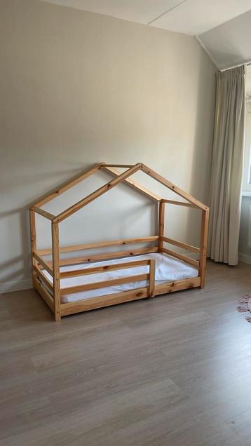 Peuterbed hout 70x140 beschikbaar voor biedingen