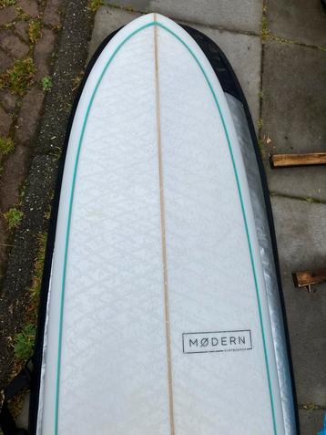 Modern longboard surf beschikbaar voor biedingen
