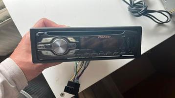 Leuke pioneer autoradio beschikbaar voor biedingen