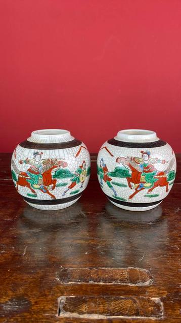Chinese gemberpotjes met krijgers beschikbaar voor biedingen