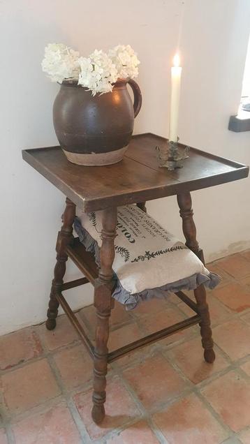 Frans eiken (bijzet)tafel *brocante*landelijk*sober*puur beschikbaar voor biedingen