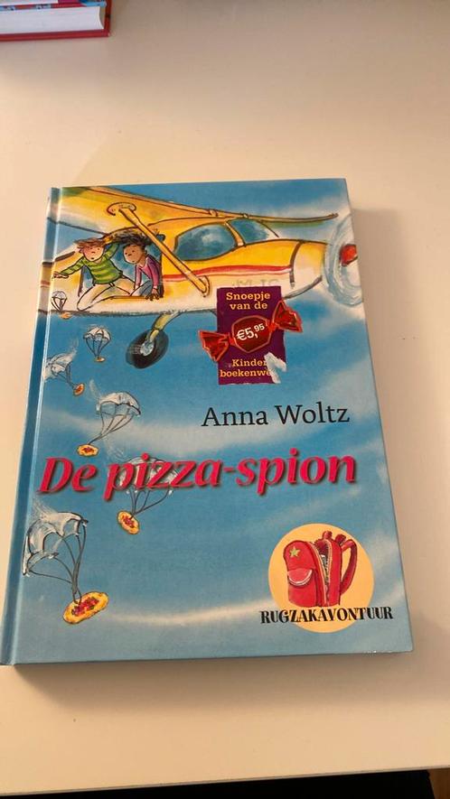 Anna Woltz - De pizza-spion, Boeken, Kinderboeken | Jeugd | onder 10 jaar, Zo goed als nieuw, Fictie algemeen, Ophalen of Verzenden