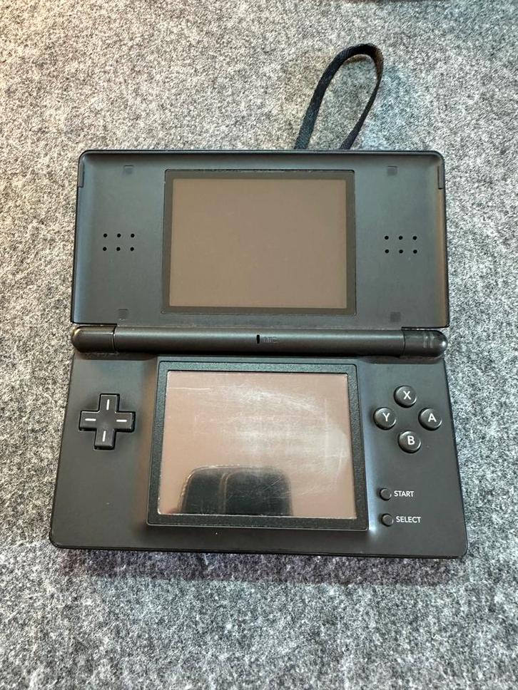 Nintendo DS Lite Zwart met Games en Beschermhoezen, Spelcomputers en Games, Spelcomputers | Nintendo DS, Gebruikt, DS Lite, Zwart