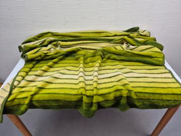 Vintage deken/woondeken Acryl. Groen gestreept. beschikbaar voor biedingen