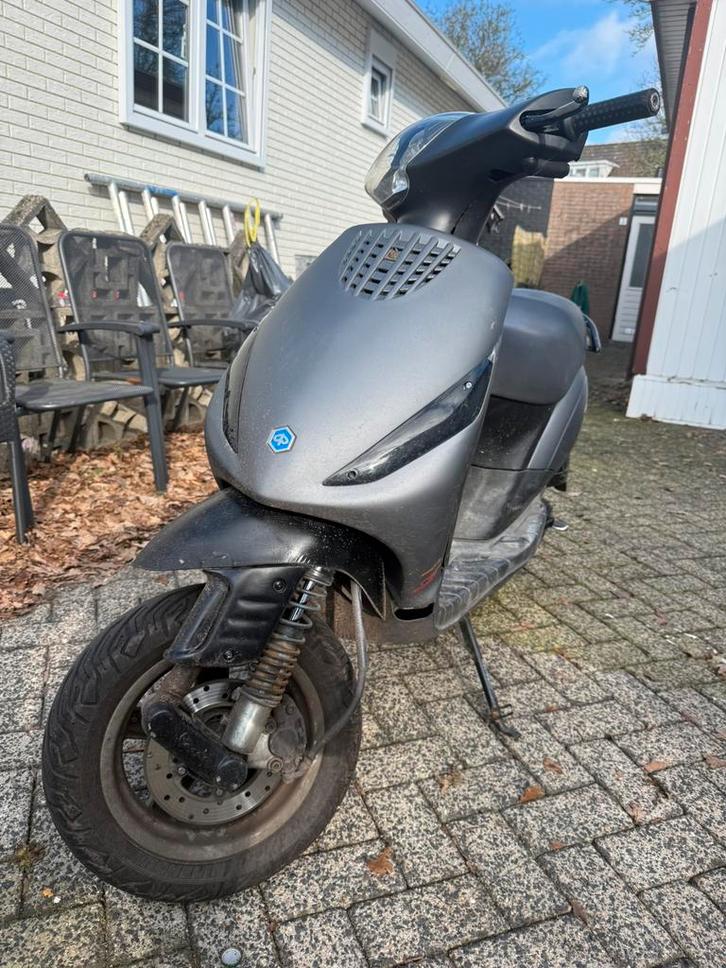 Zip 80cc, Fietsen en Brommers, Scooters | Piaggio, Zo goed als nieuw, Zip, Benzine, Ophalen