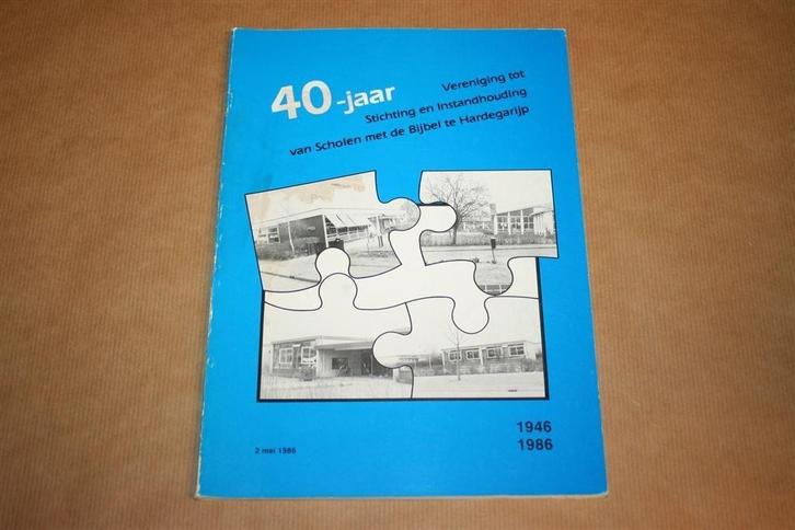 40-jaar Ver. Stichting Scholen met de Bijbel te Hardegarijp, Boeken, Geschiedenis | Stad en Regio, Gelezen, Ophalen of Verzenden