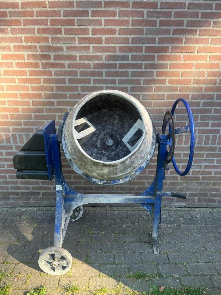 Te huur - Betonmolen 145 liter - slechts 25,- per weekend, Doe-het-zelf en Verbouw, Betonmolens, Zo goed als nieuw, Ophalen