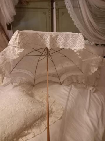 Antiek Victoriaanse Parasol , met oude tulle en kant beschikbaar voor biedingen