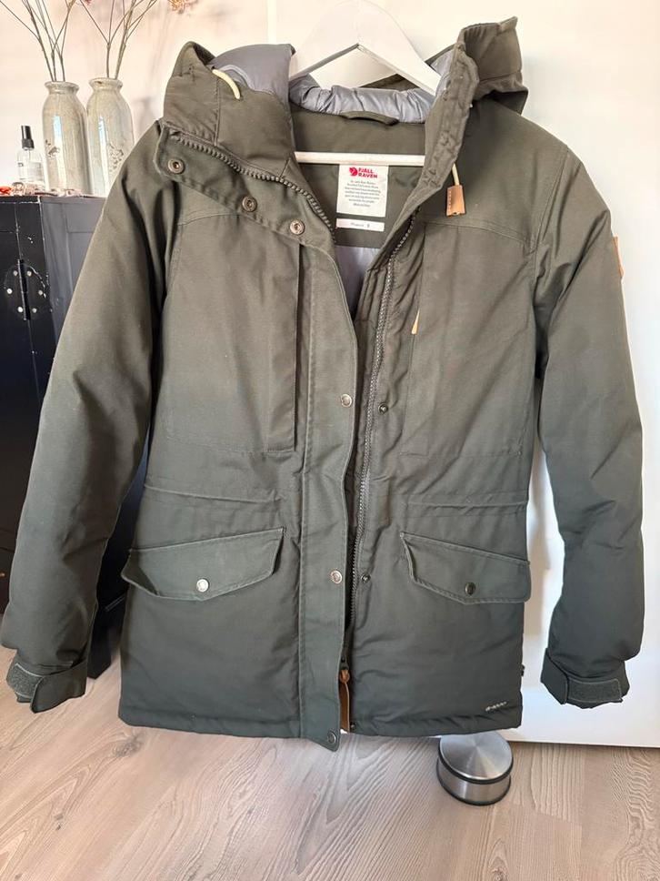 Fjällräven down jacket parka  - Maat S, Kleding | Dames, Jassen | Winter, Zo goed als nieuw, Maat 36 (S), Groen, Ophalen