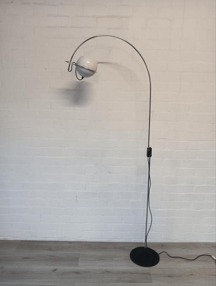 Vintage Booglamp met Bolvormige Kap. Gepo, xl, Huis en Inrichting, Lampen | Vloerlampen, Metaal, Ophalen