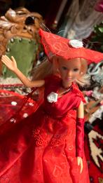Soort barbie. Popje, Ophalen of Verzenden, Zo goed als nieuw, Pop