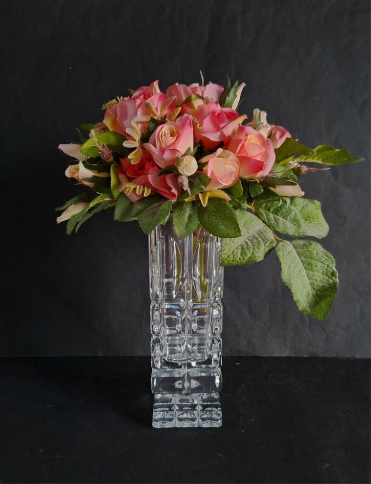 Beyer & Co zwaar model loodkristallen vierkante vaas op voet, Huis en Inrichting, Woonaccessoires | Vazen, Overige kleuren, Minder dan 50 cm