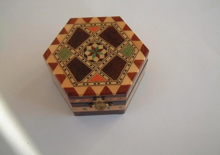 gaaf oud doosje hout inlegwerk intarsia intarsie, Verzamelen, Overige Verzamelen, Gebruikt, Ophalen of Verzenden
