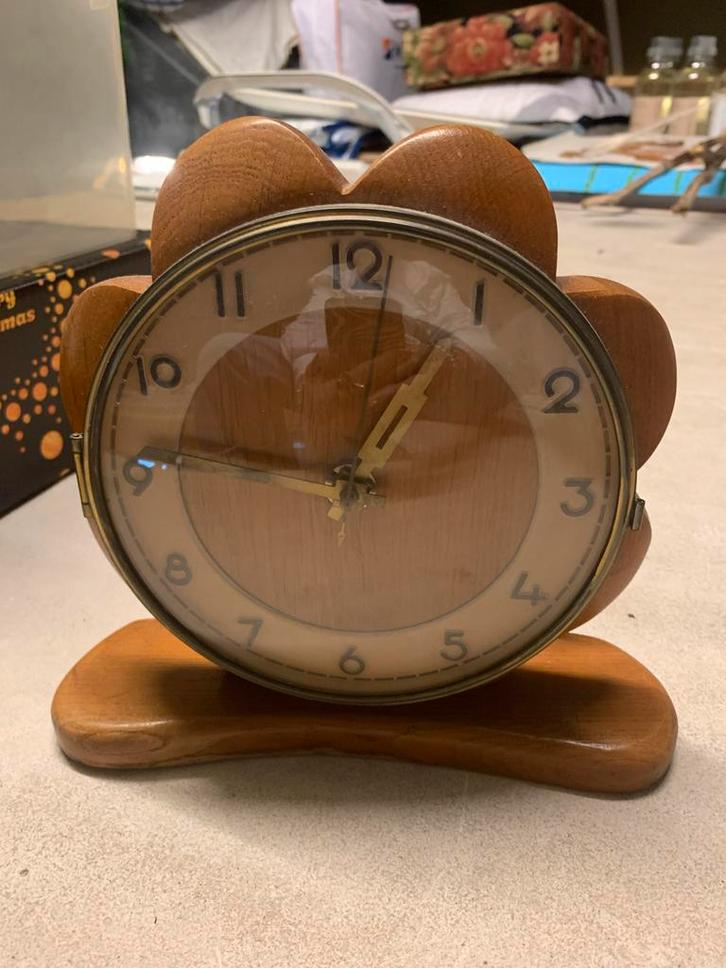 Vintage Houten Klok Bloem Model, Huis en Inrichting, Woonaccessoires | Klokken, Gebruikt, Wekker of Tafelklok, Analoog, Ophalen