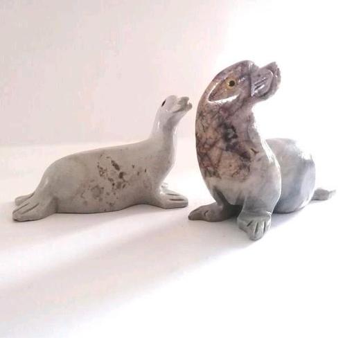 Beelden: 2 zeehonden/ zeehonden paar - Steen Albast, Verzamelen, Dierenverzamelingen, Gebruikt, Beeldje of Figuurtje, Paard, Ophalen of Verzenden