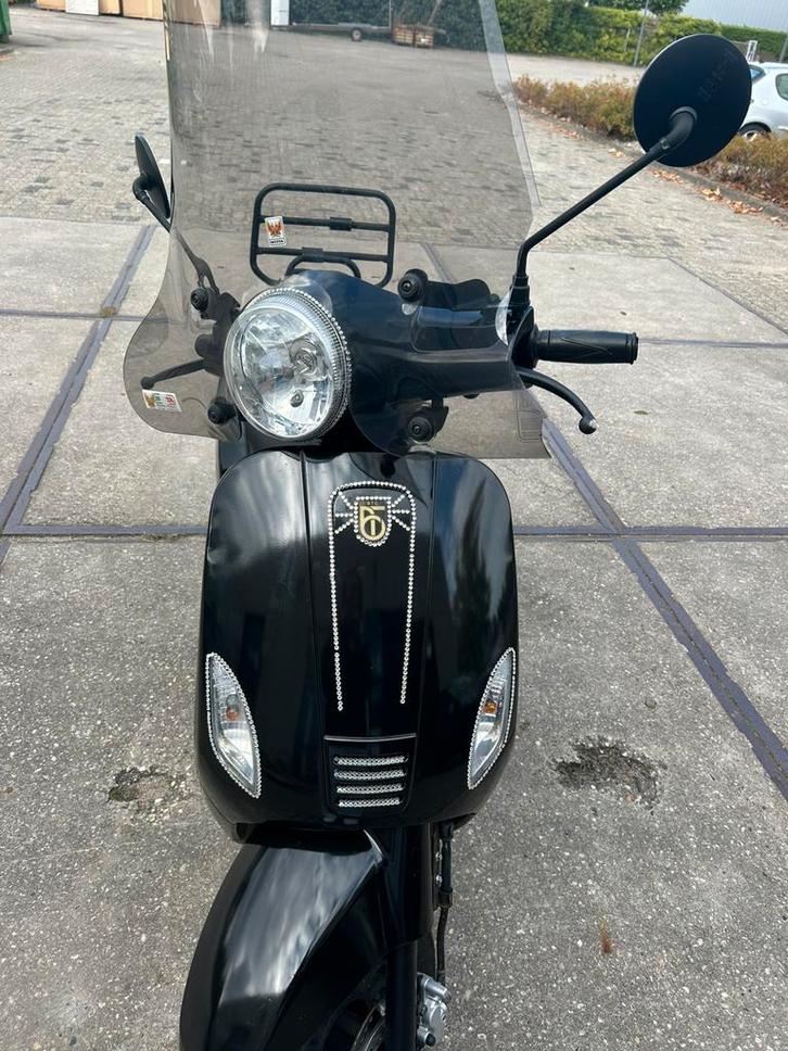 Btc riva 1, zwart galaxy met diamantjes, Fietsen en Brommers, Snorfietsen en Snorscooters, Gebruikt, Overige merken, Benzine, Ophalen of Verzenden