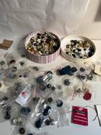 Grote verzameling knopen - vintage en nieuw!, Hobby en Vrije tijd, Naaien en Fournituren, Ophalen of Verzenden, Gebruikt, Knoop of Knopen