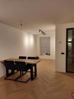 Smal houten eettafel met metalen poten, Ophalen, Minder dan 50 cm, Gebruikt, 100 tot 150 cm