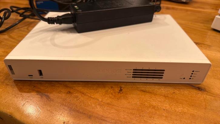 Sophos XGS 116 - Next generation Firewall, Computers en Software, Routers en Modems, Gebruikt, Router, Ophalen of Verzenden