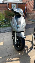 Piaggio Fly 2016, Fietsen en Brommers, Scooters | Piaggio, Ophalen, Gebruikt, Benzine, Fly
