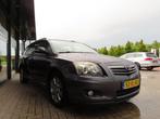 Toyota AVENSIS 1.8 VVTI Luna Bns ecc Cruise Navi Trekhaak 20, Voorwielaandrijving, 65 €/maand, 1794 cc, 4 cilinders