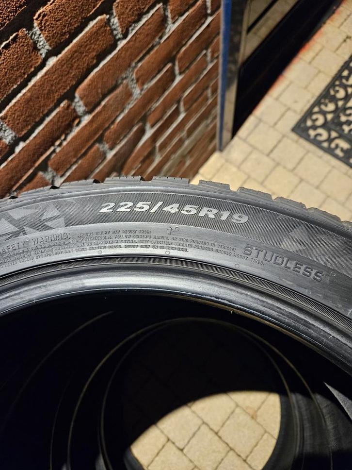 Zgan Winterbanden Nexen 225-45-19, Auto-onderdelen, Banden en Velgen, Band(en), Winterbanden, 19 inch, 225 mm, Personenwagen, Nieuw