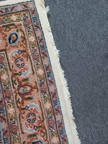 Handgemaakt tapijt  beschikbaar voor biedingen