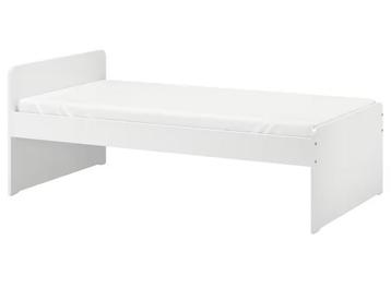 Slakt bed met matras IKEA beschikbaar voor biedingen