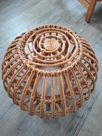 Rotan poef / bijzettafel, Huis en Inrichting, Tafels | Bijzettafels, Minder dan 55 cm, Rond, Zo goed als nieuw, Ophalen