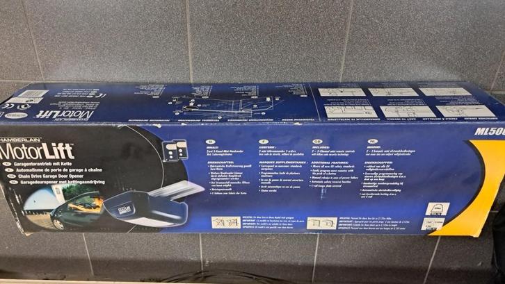 TE KOOP: Chamberlain MotorLift garagedeur opener, Doe-het-zelf en Verbouw, Deuren en Horren, Gebruikt, Garagedeur, 215 cm of meer