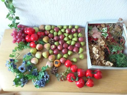 Decomateriaal kunststof rode appels, druiven, peren en krans, Huis en Inrichting, Woonaccessoires | Overige, Gebruikt, Ophalen of Verzenden