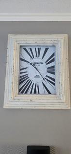 Wandklok met whitewash frame, Huis en Inrichting, Ophalen, Gebruikt, Analoog, Wandklok