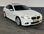BMW 5-Serie 2.0 520I AUT 184 PK Sedan 2015 Wit, Auto's, BMW, Achterwielaandrijving, 4 cilinders, 2000 kg, Wit