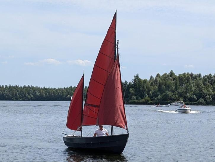 Lugger open zeilboot, Watersport en Boten, Open zeilboten, Gebruikt, Overige typen, 3 tot 6 meter, Polyester, Geen motor, Benzine